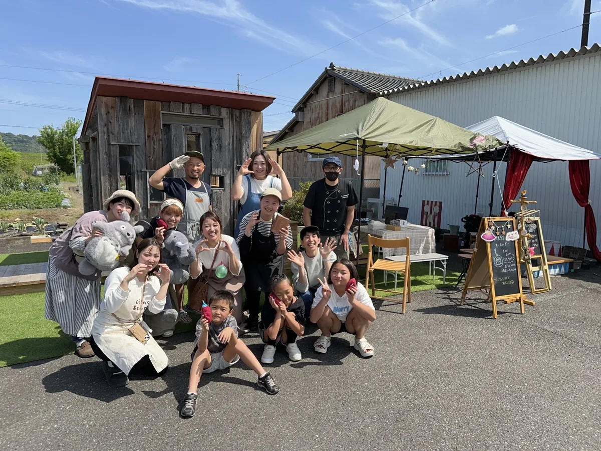 もいもいマルシェで地域のみなさんが集まる風景